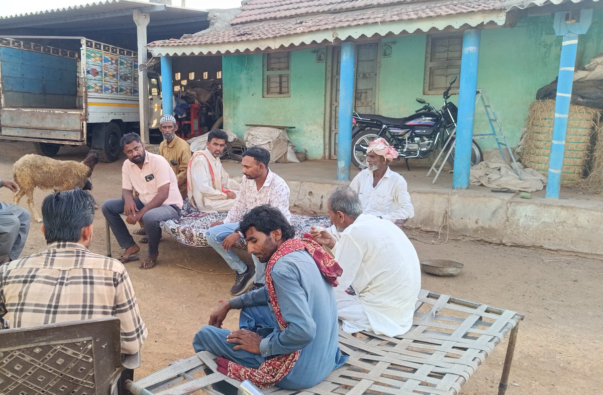 skthuletiya's tweet photo. અમે લખપત તાલુકાના ગ્રામસેવક જ્યાં હજુ નેટવર્ક નથી પહોંચ્યું ત્યાં ગ્રામસેવક પહોંચે છે અને જ્યા કોઈ નથી પહોચતું ત્યાં ગ્રામસેવક વિવિધ યોજનાઓની માહિતી પહોચાડે છે અને બન્ને એટલા ખેડૂતોને મદદગાર થાય છે
#GramsevakNyayLadat @divyabhaskar @VTVGujarat
@CMOGuj @jitu_vaghani https://t.co/ObJQnBiEfR