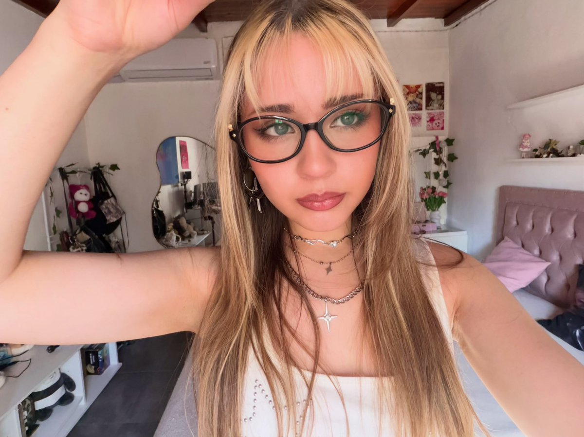 Brillagerr's tweet photo. Estrenando mis nuevos lentes 🤓☝️ https://t.co/aTrdxqRA5w