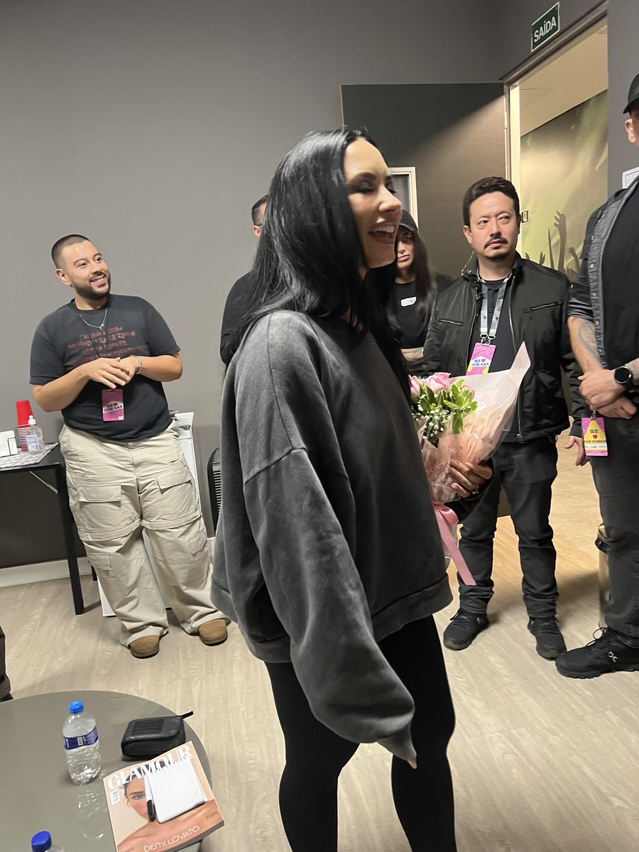 dontforxget's tweet photo. minha vida 😭😭😭😭😭 https://t.co/g1aTZJpqm0