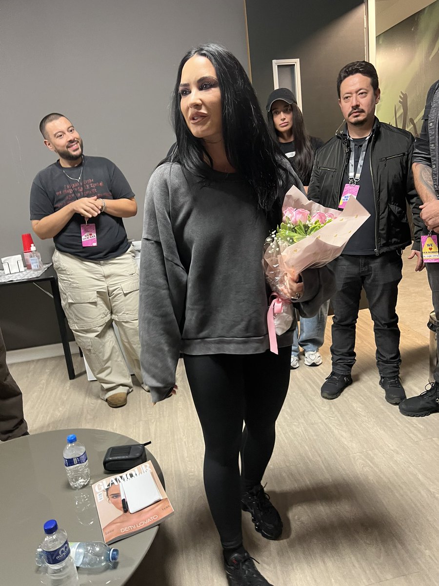 dontforxget's tweet photo. minha vida 😭😭😭😭😭 https://t.co/g1aTZJpqm0