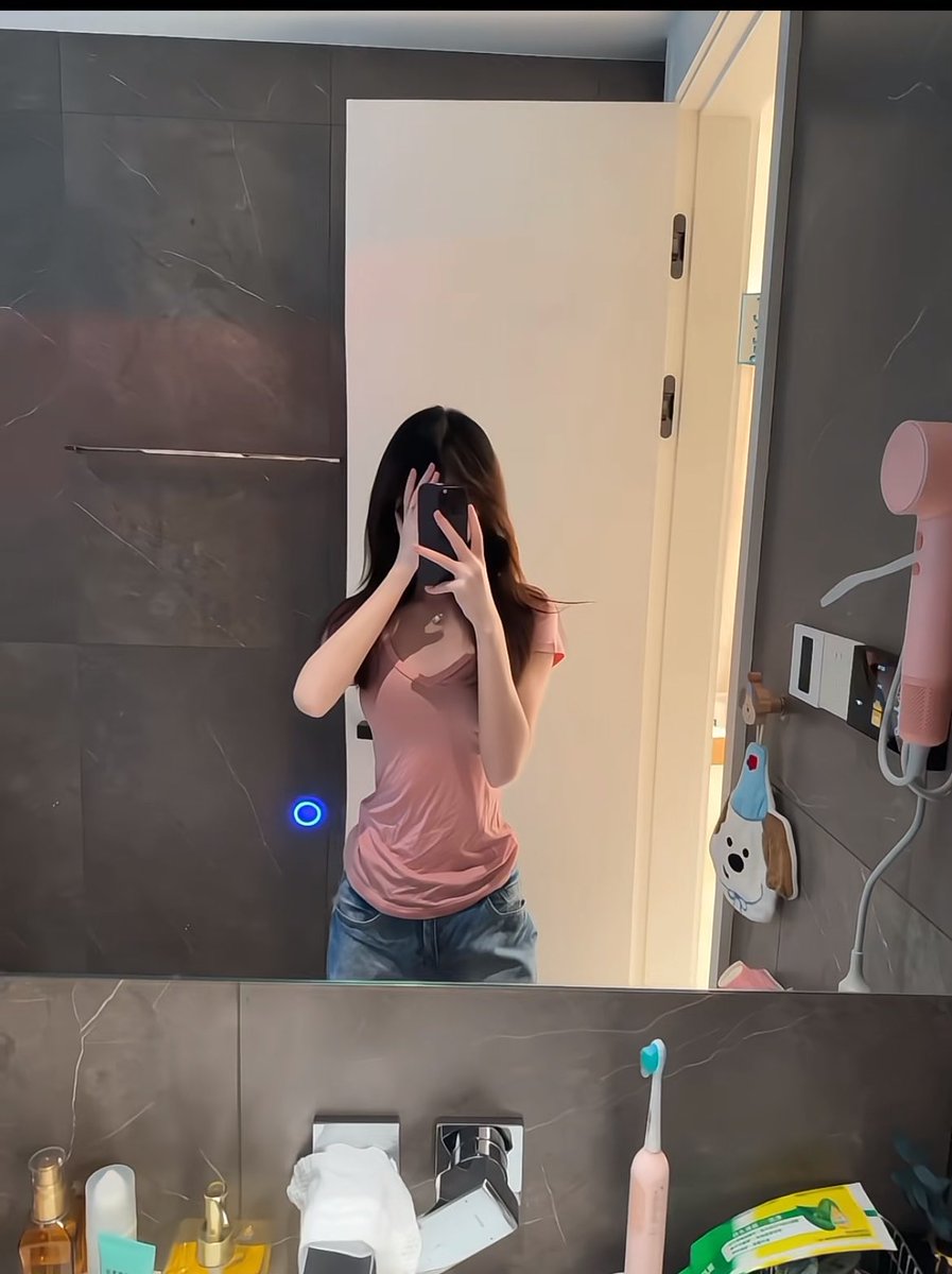lynnemj29's tweet photo. 新人刚玩x  想发点照片 

    有人锐评女大福照吗  

         直接给不墨迹  发完我要删 https://t.co/YyguFqufrm