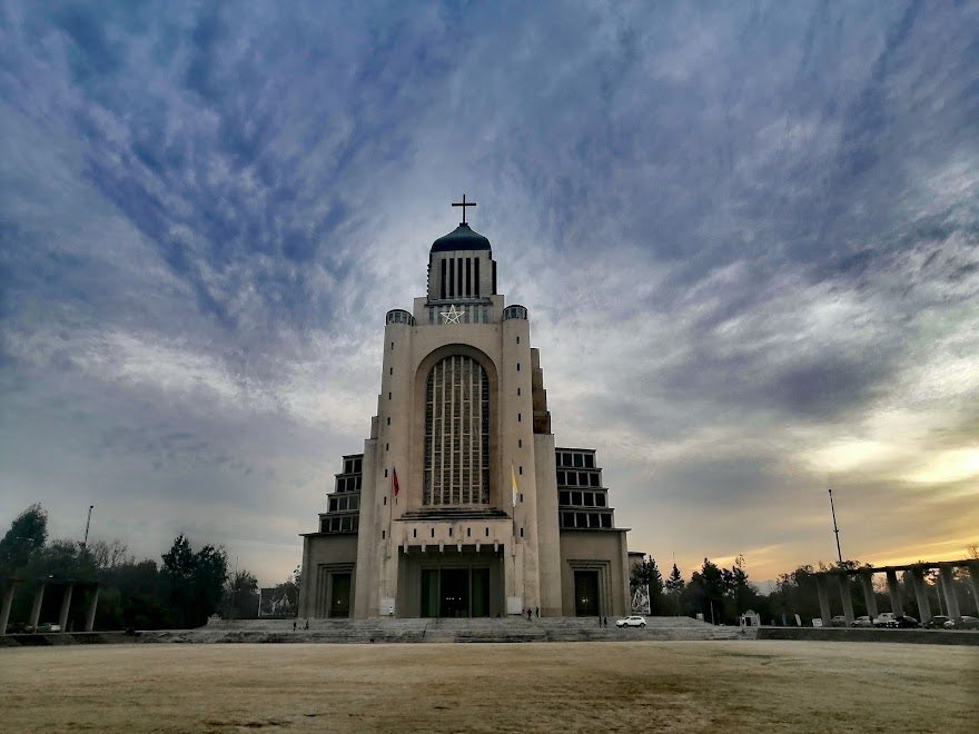 CarlosPrietoA's tweet photo. @patricionavia Respeta las tradiciones. El Ejército a partir de sus próceres libertadores constituyeron a la virgen del Carmen en la Patrona y Generala Jurada del Ejército de Chile, un reconocimiento histórico y espiritual que se remonta a los inicios de la independencia nacional. https://t.co/4qIdV7EAxg
