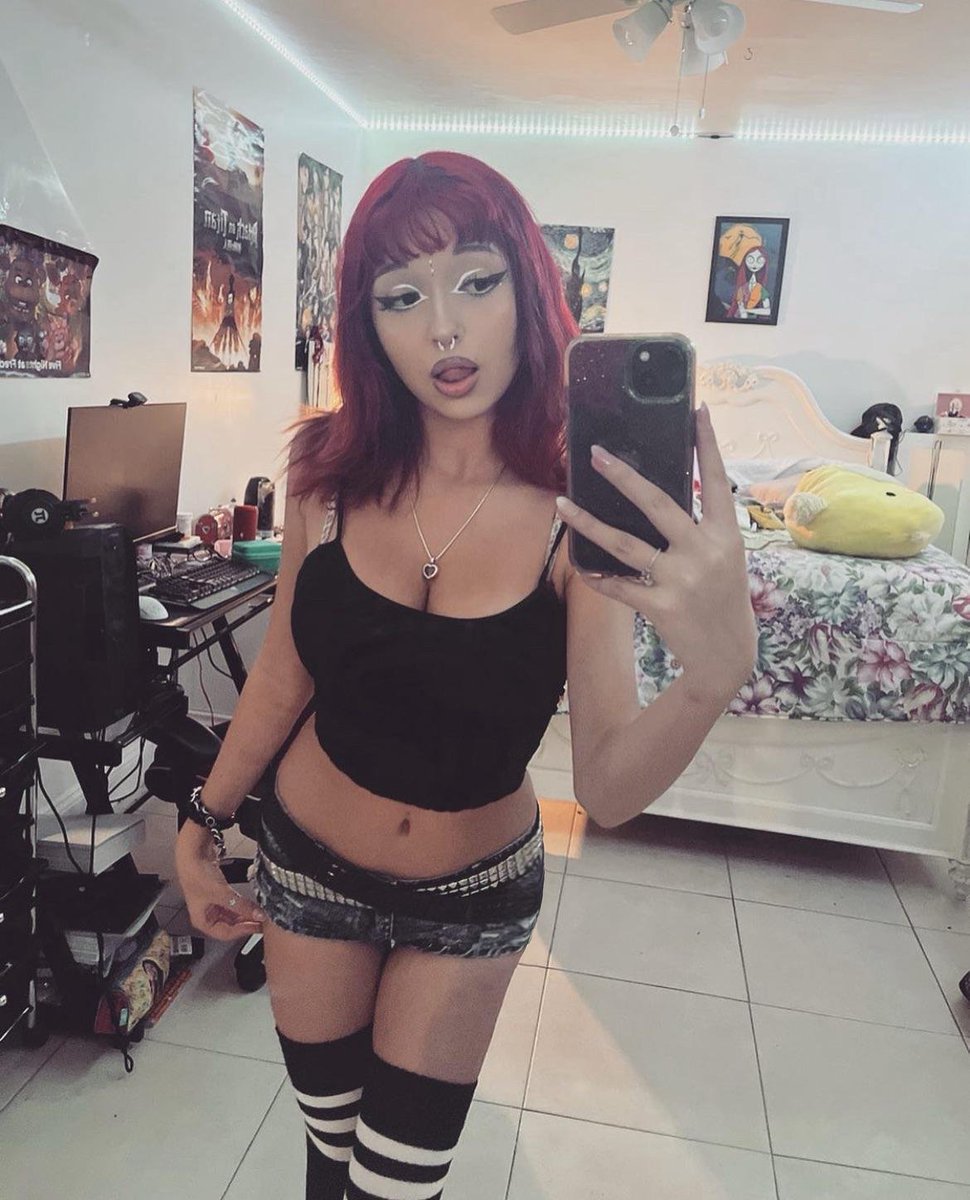 cinnabunniy's tweet photo. why aren't you obsessed with me?
#nsfwtwt #latina https://t.co/TwabeE3dAo