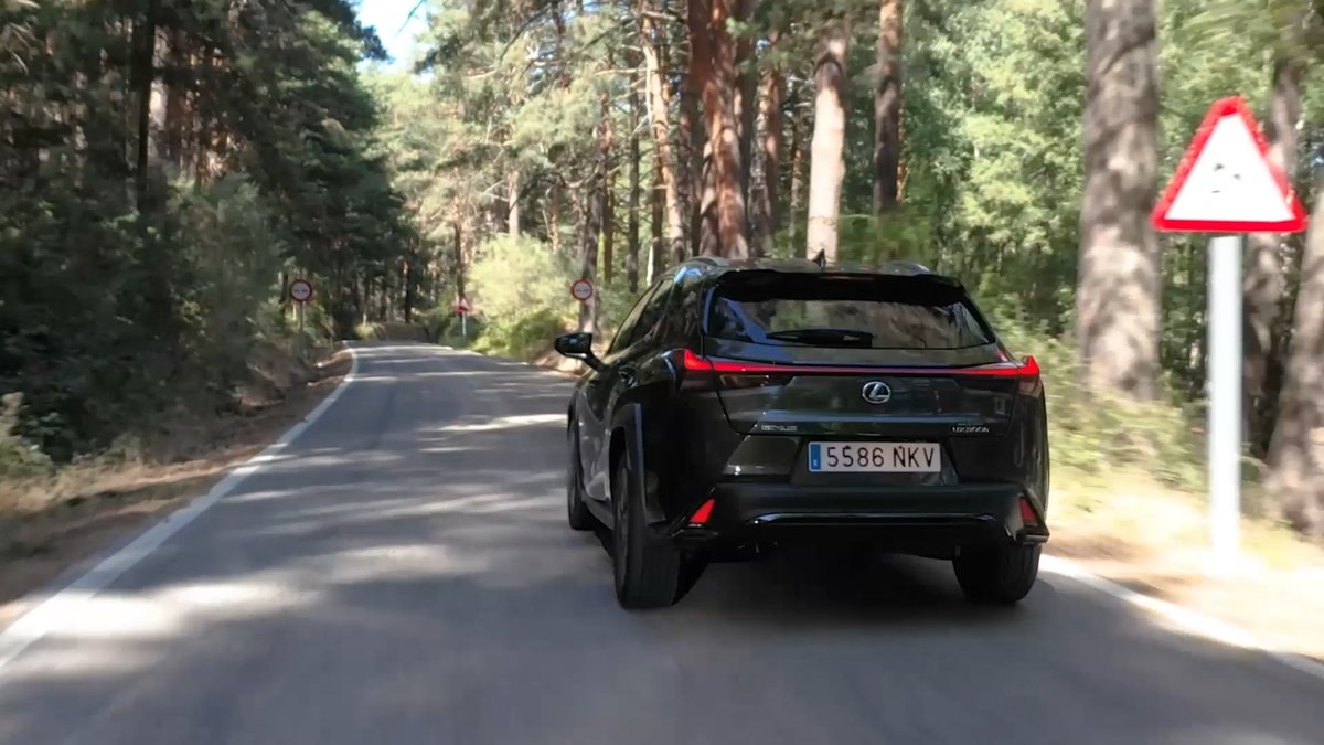 CCubicos's tweet photo. Este domingo en #CCubicos434, @Juanjo_Godmode nos traerá una nueva del nuevo @LexusSpain UX 300h 🔋, que aterriza con un nuevo motor híbrido autorrecargable de 199 CV 🚀.

A partir de las 9:45 en @antena3com 📺
@puntalproduc https://t.co/WZ6ulLkp9t