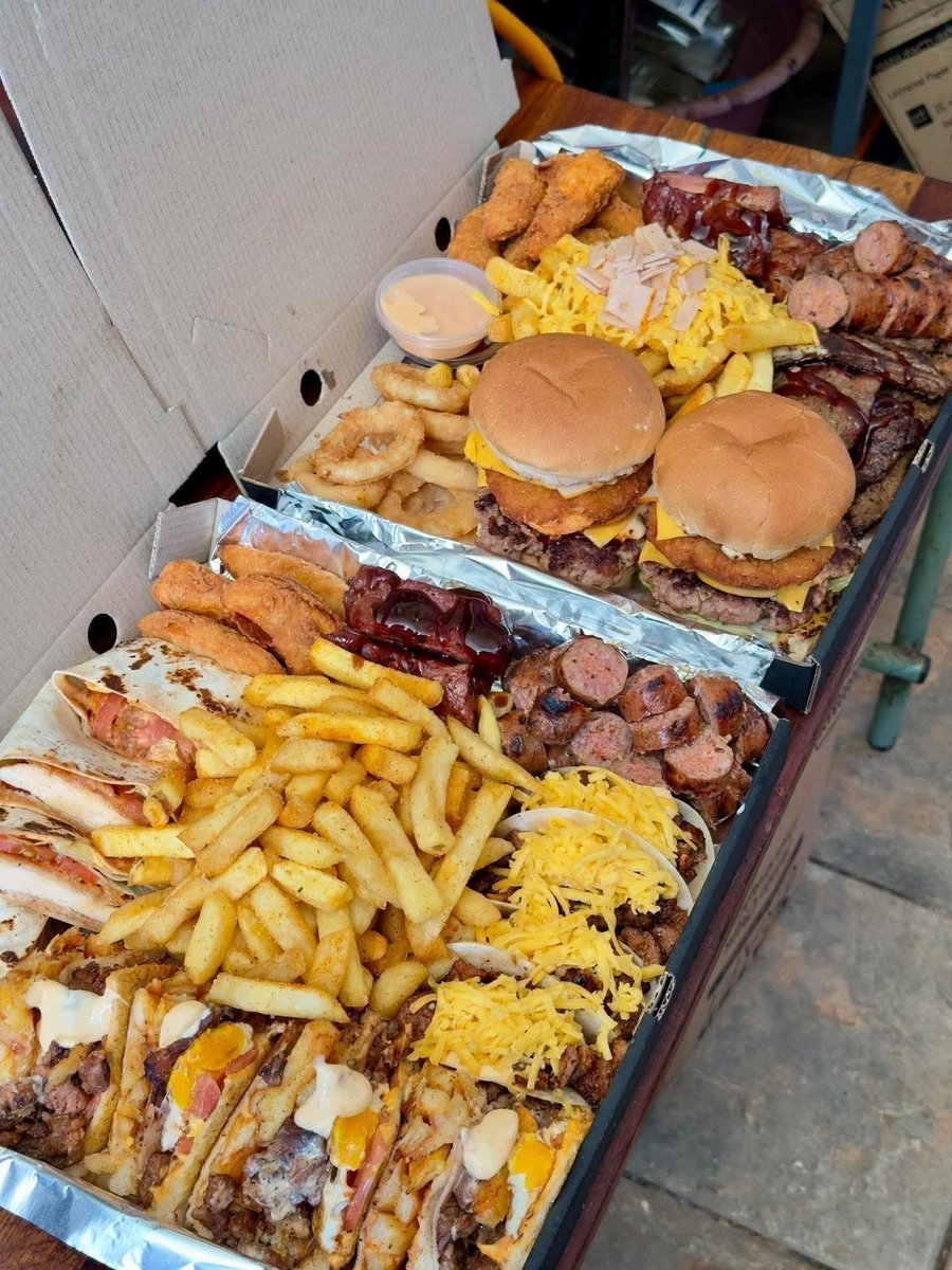 Aaron_JamesZA's tweet photo. He sells crunchy fast food for a living, his name is Koketjo Semenya a chef from Lenasia and the founder of Food_By_k_.

For more info:📲081 447 8395

Location: 8513 Goshawk Street Lenasia South, Johannesburg, South Africa https://t.co/lvR7QwFS4H