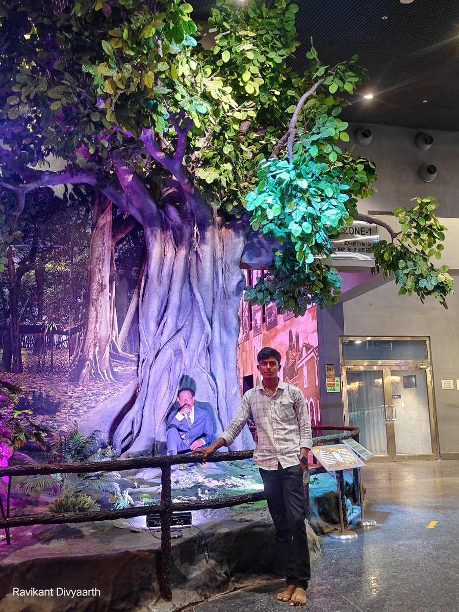 Rkdivyaarth's tweet photo. जिस महापुरुष ने हमें शिक्षा, समानता, सम्मान और अधिकारों की राह दिखाई, उनकी स्मृतियों के बीच खड़ा होना अपने आप में एक गर्व का एहसास है। 💙
शिक्षित बनो, संगठित रहो, संघर्ष करो।
जय भीम 💙
#DrBRAmbedkar #AmbedkarMemorial #JaiBhim #BabasahebAmbedkar #Equality #Education #SocialJustice https://t.co/fEv0zg1FeS
