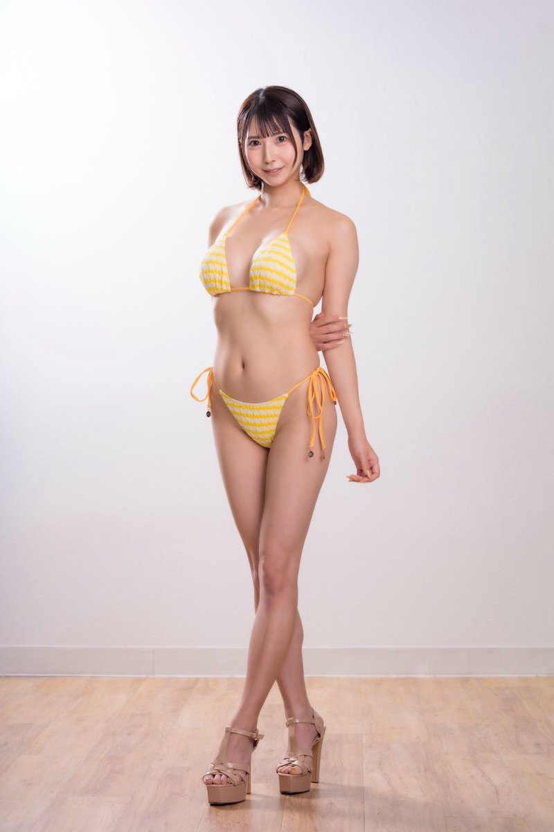 naruseruna1104's tweet photo. 新人グラドルとして、記念すべき初めてのお仕事の撮影会も近づいてきたので、自己紹介させてください♩

名前：成瀬るな(ナルセ ルナ)
誕生日：11月4日
サイズ：158cmのIカップ
MBTI：INTJ-A
Love Type：ボス猫😺
好きな食べ物：お茶、酸味
好きな色：黄色、ベージュ、白
好きな動物：爬虫類、猛禽類、大型の猫(メインクーン、ノルウェージャン、サイベリアン)、短頭種の犬
趣味：ドラム、ベースの演奏、廃墟観賞、サブカルチャーコンテンツ漁り、新しいことにチャレンジすること
特技：絵を描くこと、継続して積み上げていくこと
好きな音楽・バンド：SiMさん、マキシムザホルモンさん、coldrainさん、HEY-SMITH さん、BABYMETALさん、Slipknotさん
好きなアニメ・キャラクター：ラッコ、島二郎、くりまんじゅう、ガブリアス
最近ハマっていること：パジャマパーティーズの歌を歌って踊ること、島のうたを歌うこと
実は得意なこと：デッサンができる、Adobeが使える、タロット占い鑑定ができる
意外と言われること：群れず媚びず我が道を行くタイプなので、外見の印象と違うとよく言われます😹
チャームポイント：わからないので教えてください♩
休日の過ごし方：サウナで整う
いつか叶えたい夢：まずはグラドルとして有名になりたいです！バンド活動や俳優活動もしていきたいです！
私の取扱説明書：猫だと思って接してください😼
最後にひとこと：応援よろしくお願いします♩
