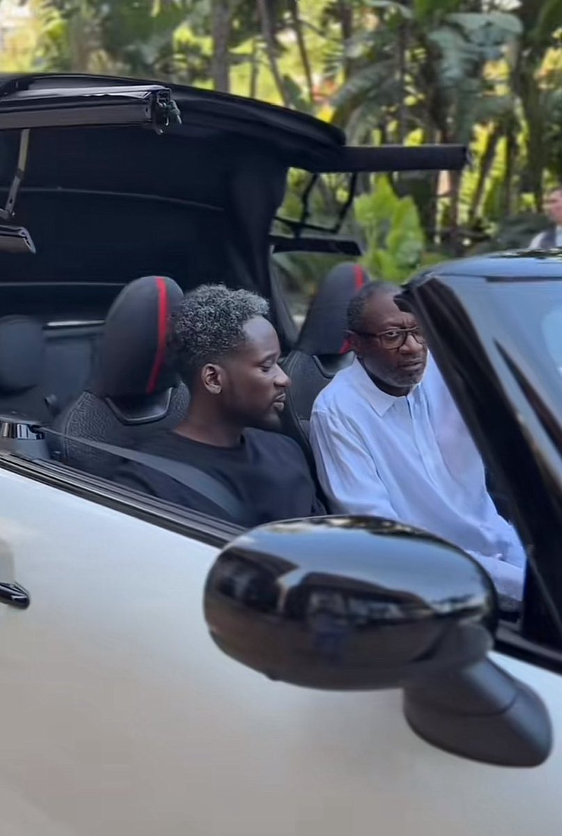 WestnotWest's tweet photo. Shay na marriage deh stress Mr Eazi or na too much money wey him dey handle?

Bro don de drag age with him father inlaw 😭 https://t.co/nrlmYHA2Io