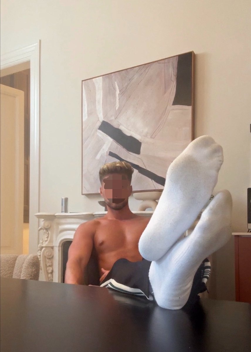 AlphaBrad10's tweet photo. Relapse to my gym socks 🫰🏼 https://t.co/DX2wLvoS2A