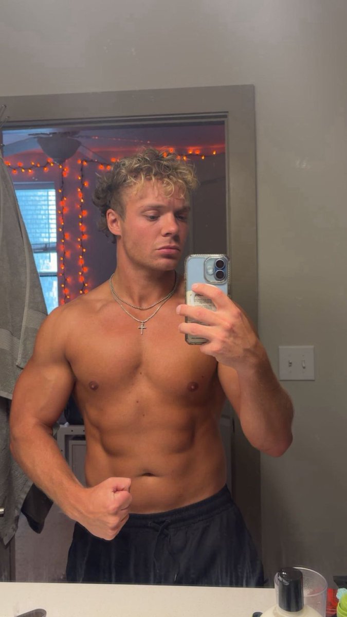 AlphaDrakexx's tweet photo. Where are you weak little faggots at? https://t.co/fGEnQX8NGf