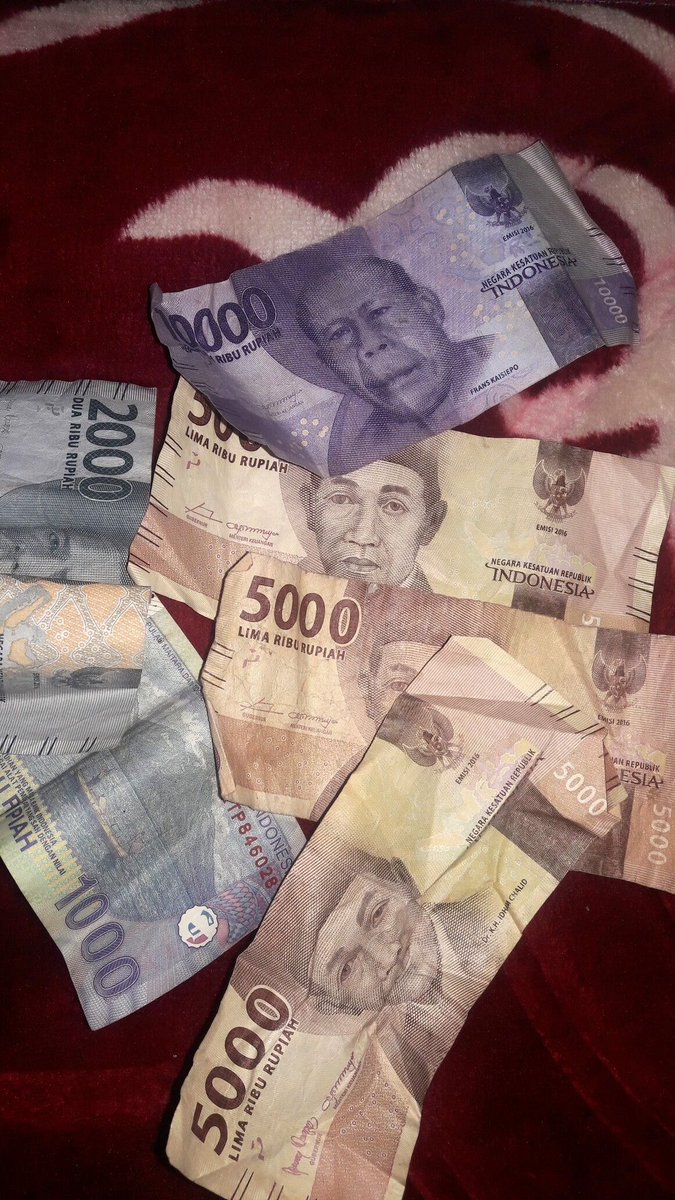 hopefulhob's tweet photo. duit segini cukup ga di kalian buat sehari? https://t.co/UUV2nqcrXF