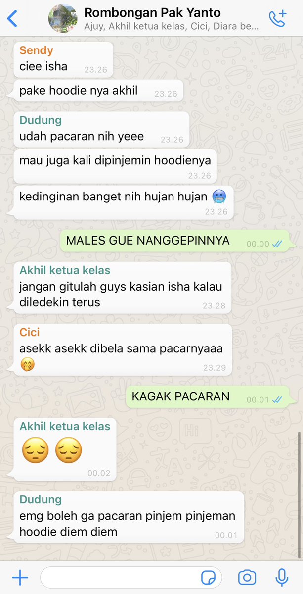 mekarbersua's tweet photo. tonddo au ketauan pinjem pinjeman hoodie https://t.co/ayoMHGIG5x