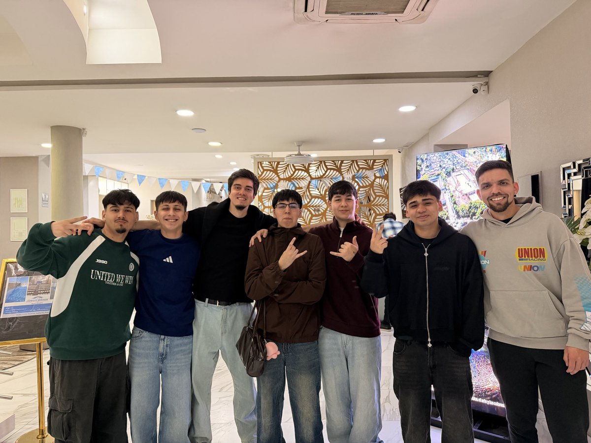 vaizssj's tweet photo. Ayer perdimos la final contra Argentina, a pesar del resultado estoy orgulloso de este grupo, día a día evolucionamos y nos plantamos frente al local contra toda su gente, son unos cabros con mucha resiliencia y garra. Gracias por escucharme y dejarme ser su líder 🙏.

🇨🇱 https://t.co/mdv0lqxvUO