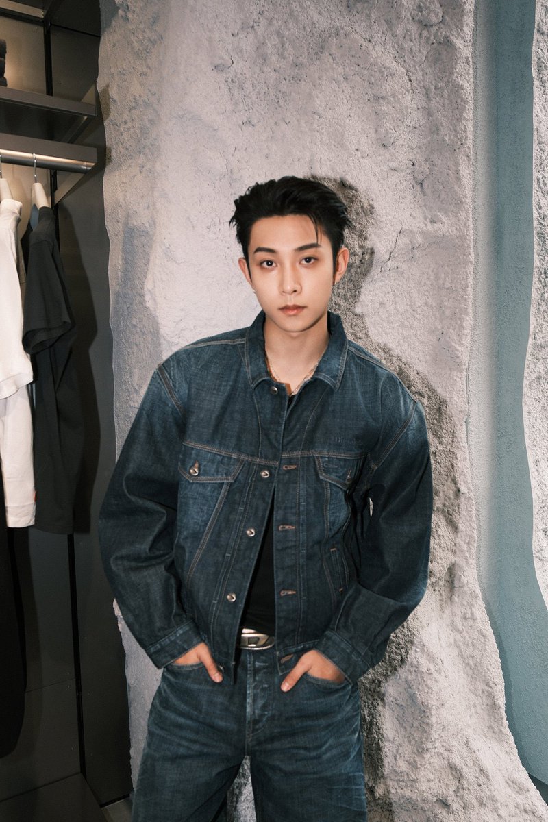 starfess's tweet photo. -star NOW PLAYING MAHLUK TUHAN PALING SEXY ALIAS LU MANTEP BANGET ASTAGA KIM RYUL!!!!!!!! https://t.co/aQMM0dlzR3