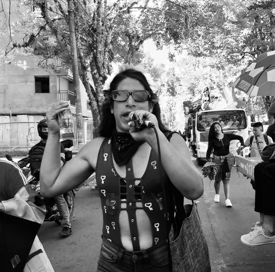 aida_quilcue's tweet photo. Rechazamos el asesinato de Roxxy Vanessa Astaiza Mosquera, ocurrido en Popayán. Roxxy era mujer trans, estudiante de Filosofía, integrante de la colectiva Trans Las Mariposas Negras y candidata al Consejo Consultivo Departamental de Mujeres.

Su vida, su liderazgo y su lucha por los derechos de las mujeres trans no pueden ser silenciados por la violencia. Hacemos un llamado a la Fiscalía para investigar con celeridad, esclarecer los hechos y garantizar protección para las mujeres trans. La vida y la dignidad deben ser protegidas, sin distinción.
