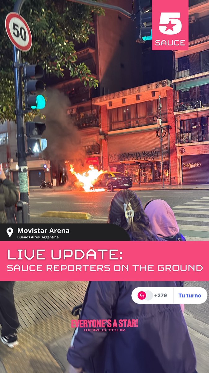 vaniliwys's tweet photo. 2023: auto choca en la esquina del luna y de casualidad no se llevó a chicas de la fila
2026: auto se prende fuego a la salida https://t.co/LrIRvpYP89