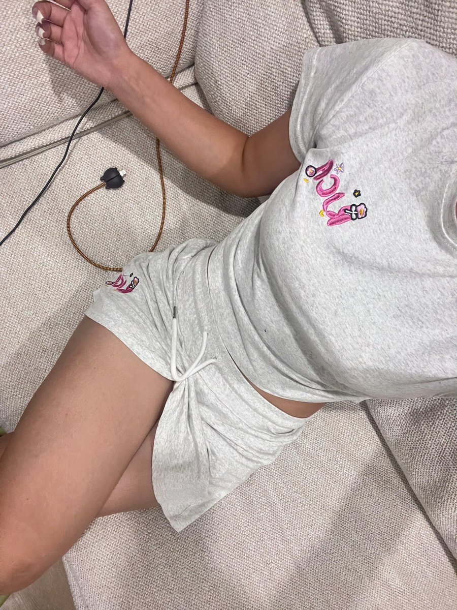 Enen_101's tweet photo. 晚上好 小宝们. https://t.co/NyiN4YXC7T