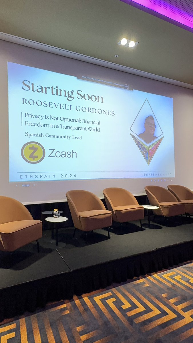 ZcastEsp's tweet photo. En este momento @gordonestv habla sobre la soberanía de la privacidad en @ETHSpain_ https://t.co/KqCK24TfdN
