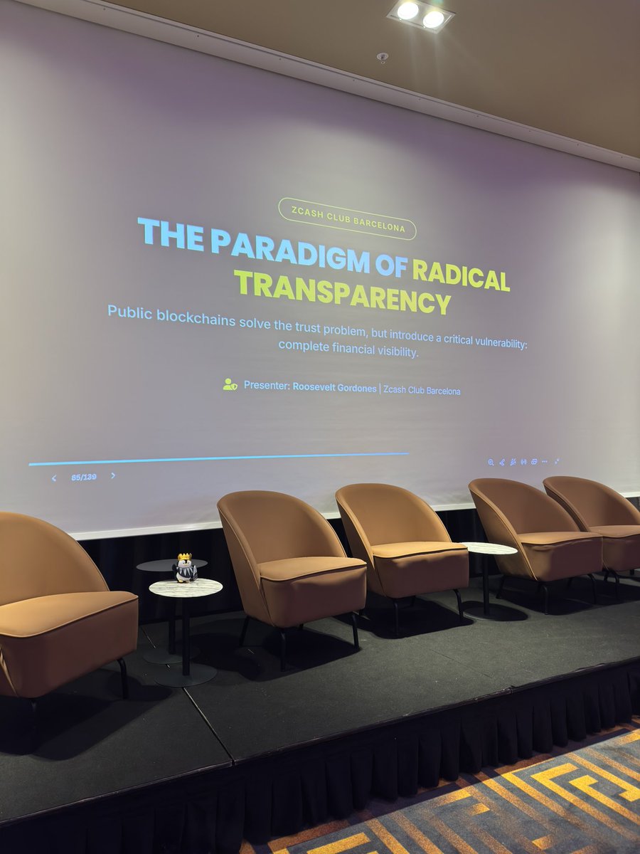 ZcastEsp's tweet photo. En este momento @gordonestv habla sobre la soberanía de la privacidad en @ETHSpain_ https://t.co/KqCK24TfdN