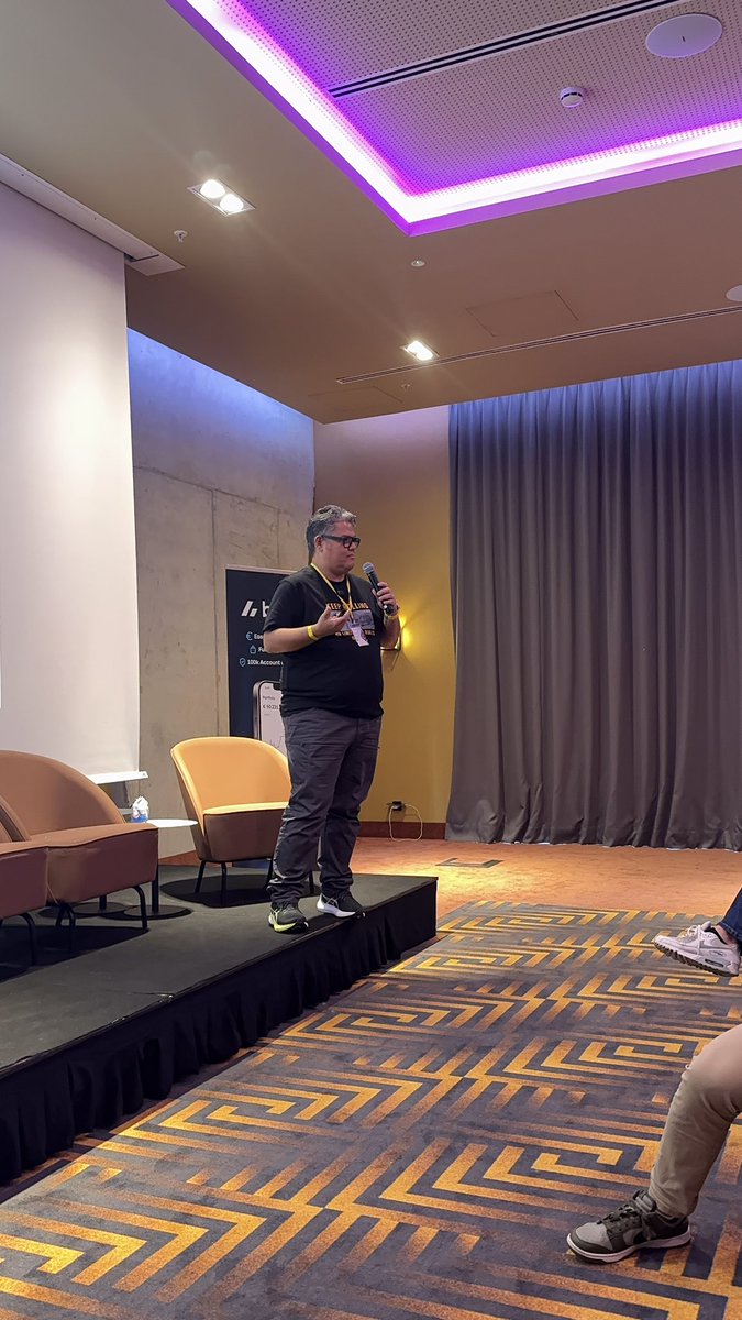 ZcastEsp's tweet photo. En este momento @gordonestv habla sobre la soberanía de la privacidad en @ETHSpain_ https://t.co/KqCK24TfdN