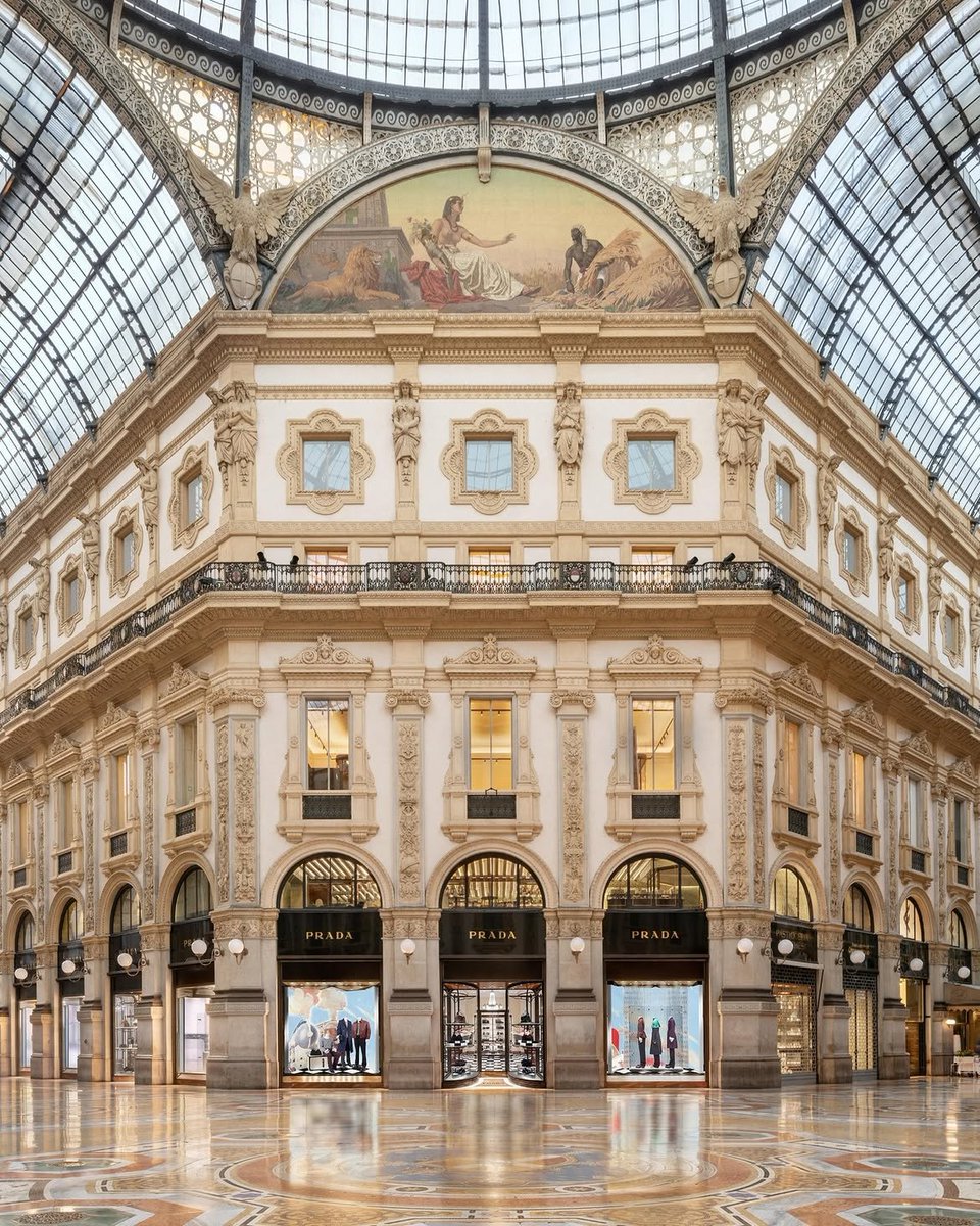 cppluxury's tweet photo. PRADA opens 'Prada Galleria' flagship store  complex in Milan at Galleria Vittorio Emanuele II (UPDATED) 

#Prada #PradaGalleriaMilan #Milan #GalleriaVittorioEmanuele #luxuryfashion #luxurybags #luxury #fashion #luxuryhospitality #luxuryretail @Prada https://t.co/rIJVPPeKG9