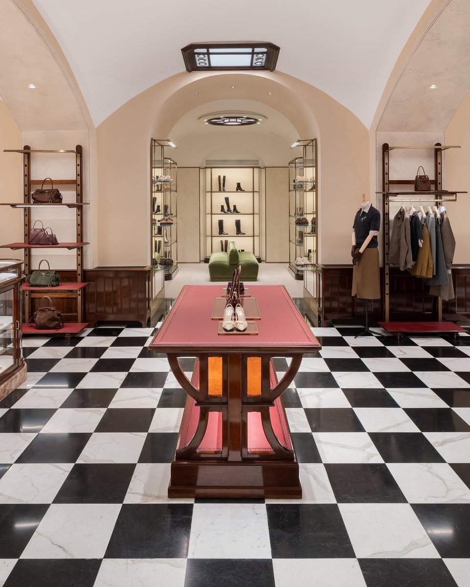 cppluxury's tweet photo. PRADA opens 'Prada Galleria' flagship store  complex in Milan at Galleria Vittorio Emanuele II (UPDATED) 

#Prada #PradaGalleriaMilan #Milan #GalleriaVittorioEmanuele #luxuryfashion #luxurybags #luxury #fashion #luxuryhospitality #luxuryretail @Prada https://t.co/rIJVPPeKG9