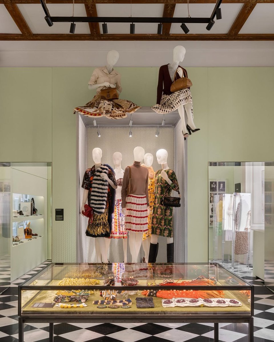 cppluxury's tweet photo. PRADA opens 'Prada Galleria' flagship store  complex in Milan at Galleria Vittorio Emanuele II (UPDATED) 

#Prada #PradaGalleriaMilan #Milan #GalleriaVittorioEmanuele #luxuryfashion #luxurybags #luxury #fashion #luxuryhospitality #luxuryretail @Prada https://t.co/rIJVPPeKG9