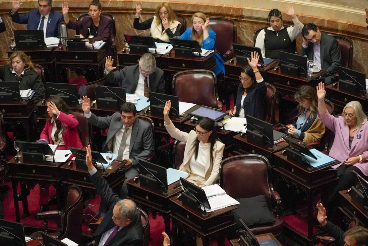 julietacorroza's tweet photo. Hoy aprobamos la moción de preferencia para crear una Campaña Nacional y Permanente de Prevención de Estafas Telefónicas y Ciberestafas.

Una iniciativa para informar, prevenir y proteger a los argentinos frente a una problemática que nos afecta cada vez más. https://t.co/EuPIVTx572