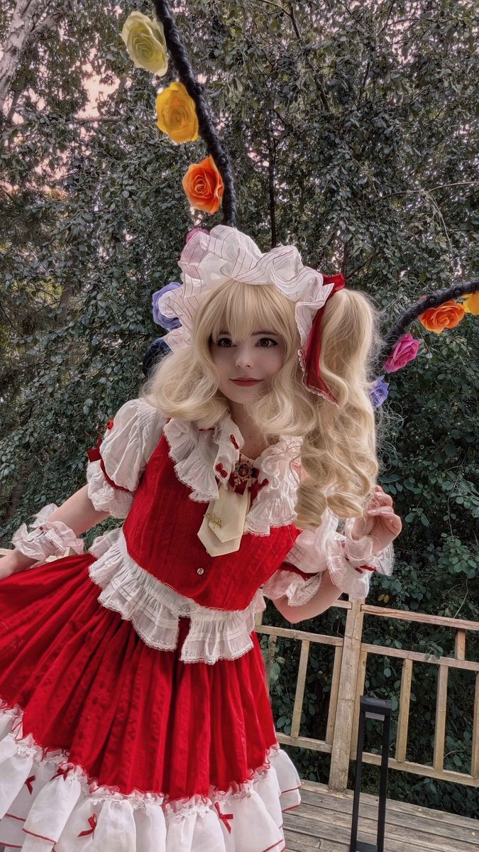 Punderfullll's tweet photo. Flandre Scarlet!! 💐💐 https://t.co/XbVyGQJRNI