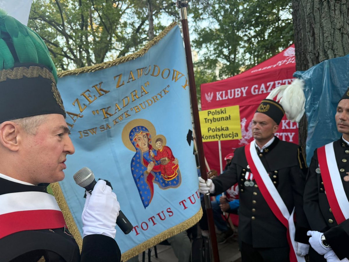 TomaszSakiewicz's tweet photo. Już jutro o 17:00 manifestacja w obronie Trybunału Konstytucyjnego! Nie może Was zabraknąć! Pokażmy kryptodyktaturze Tuska jak mocni są zjednoczeni Polacy! 🇵🇱🇵🇱🇵🇱 https://t.co/1hVlchz2uC
