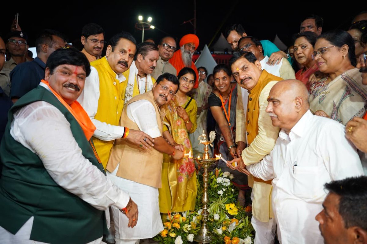 BJP4India's tweet photo. पीएम श्री @narendramodi के जन्मदिवस के अवसर पर आज भाजपा राष्ट्रीय अध्यक्ष श्री @NitinNabin ने बाबा महाकाल की नगरी उज्जैन में रामघाट पर #AshirwadKaDiya कार्यक्रम में सहभागिता की।

#HappyBdayPMModi #SevaSankalpAbhiyan https://t.co/doJcDmgPzl
