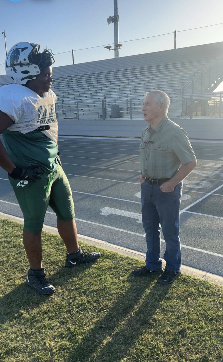 MantecaFootball's tweet photo. Congratulations to our ABSOLUTE LOYALTY Winners- Brixton Menchaca (V), Dylan Yanez (JV), &amp; Arieon Shortridge (Frosh). And a HUGE thank you to Class of 1961 and Herd of Honor inductee John Holbrook for talking to the teams about football and life.  GO BUFFS!!!!🦬🏈💪🏼 https://t.co/1JwUcwh0vk
