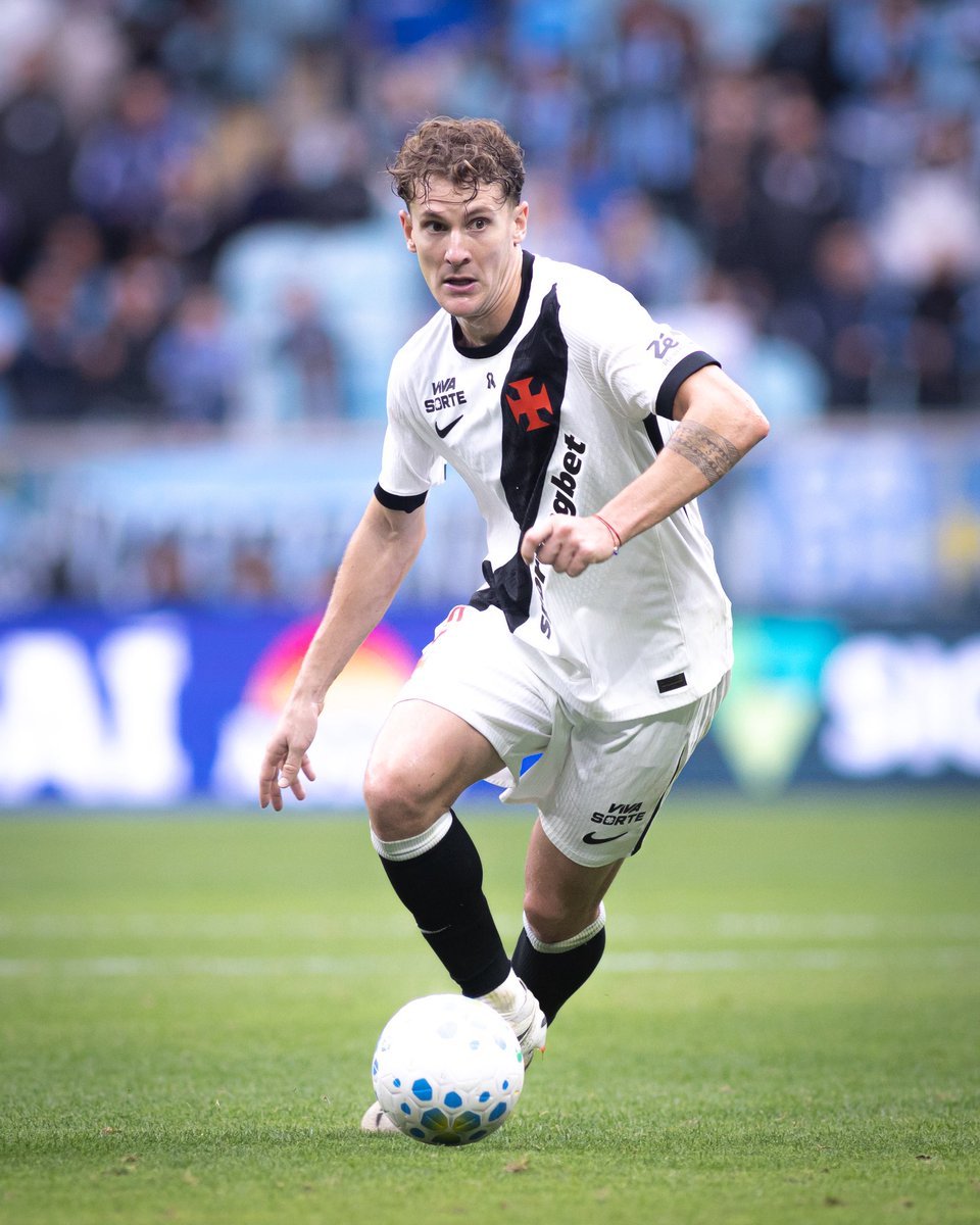 are_cruzmaltina's tweet photo. 🚨🇦🇷 ATENÇÃO!

O Vasco entrou em contato com a Conmebol para tentar reverter a decisão que impede o atacante Facundo Colídio de ser inscrito na Copa Sul-Americana.

O jurídico do clube foi acionado para tentar reverter a situação.

Admar Lopes revelou que o próprio Colídio vem fazendo pressão para atuar na competição.

📸 | Matheus Lima (Vasco)