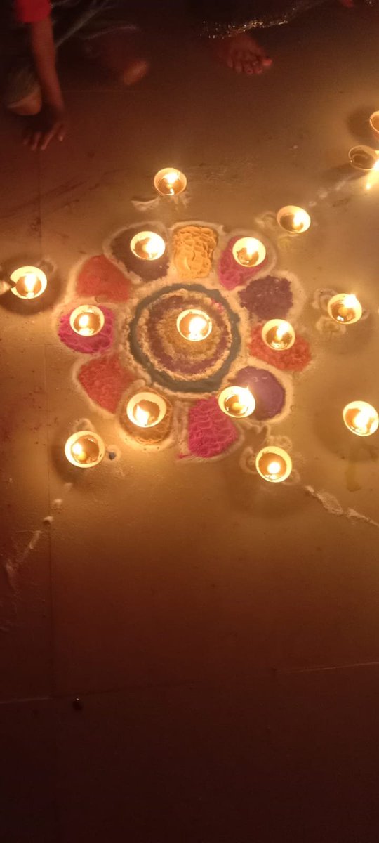 Pankaj191919's tweet photo. जनपद कुशीनगर में सेवा संकल्प अभियान 2026 के अंतर्गत समूह की दीदियों ने बहुत ही उत्साह के साथ आशीर्वाद का दीया 🪔 कार्यक्रम का आयोजन किया  |
@kpmaurya01
@uppanchayatiraj 
@UpRuralDev 
@srlmkushinagar 
@CdoKushinagar @dm_kushinagar https://t.co/uAmx2wp6V6