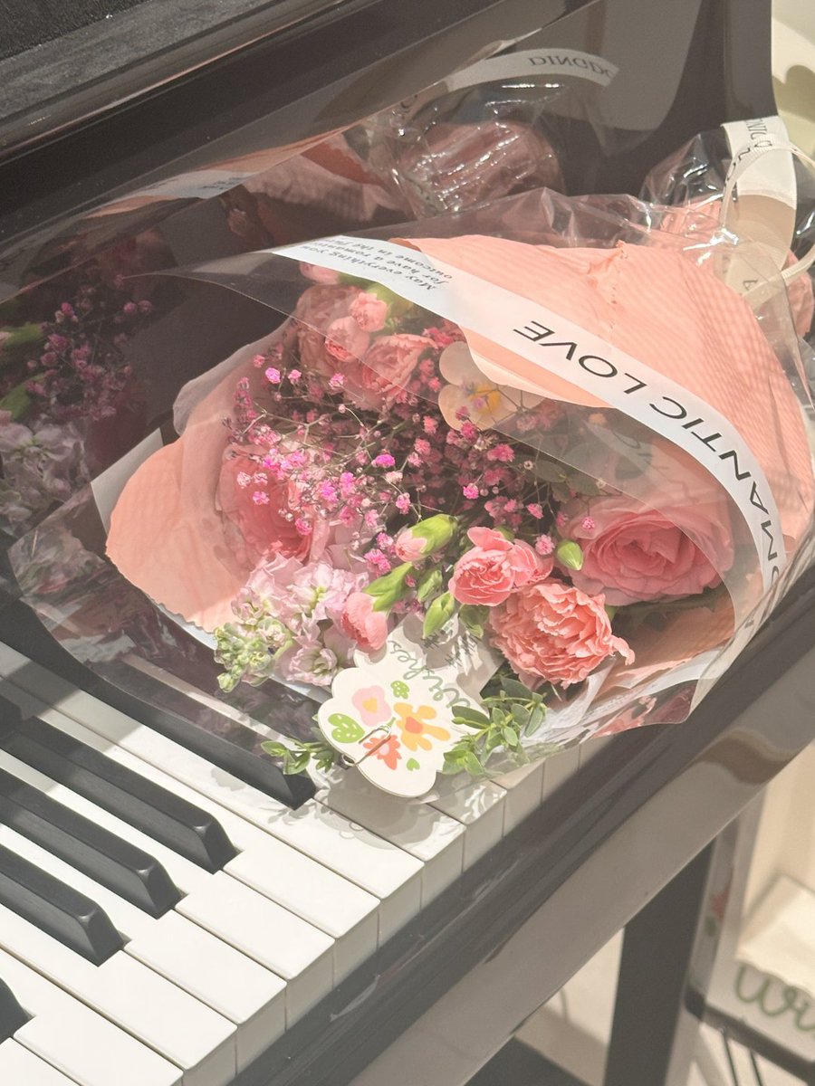 Jap_with's tweet photo. A bouquet of flowers, a touch of tenderness, and a little romance in everyday life. https://t.co/5XyJVaWpDv