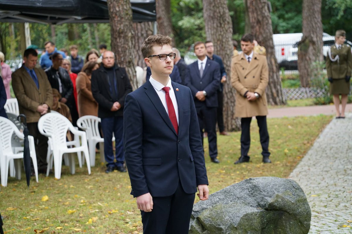 Bochynskipol's tweet photo. 17.09.1939-Pamiętamy🇵🇱🇵🇱
Cześć i chwała Bohaterom 🇵🇱🇵🇱 https://t.co/5hdRQZSO7Q