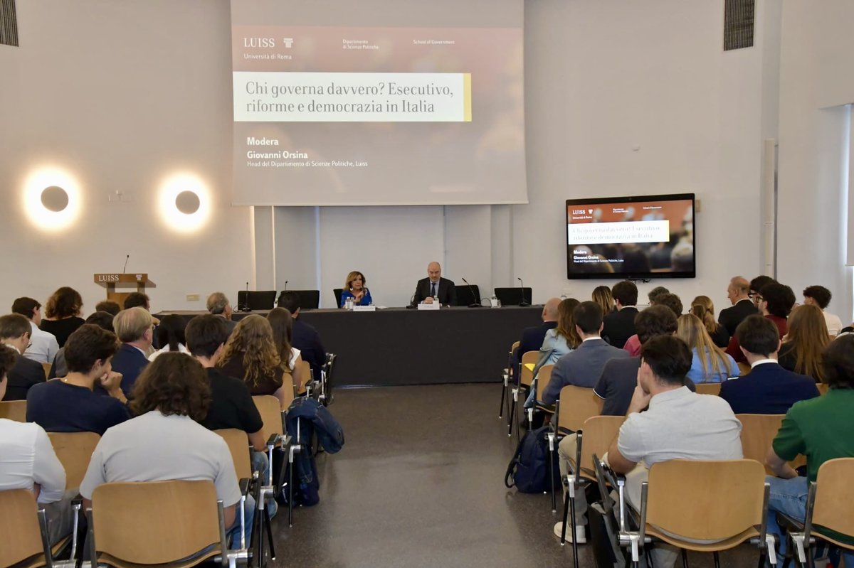Min_Casellati's tweet photo. Oggi alla @UniLUISS, insieme a Giovanni Orsina, per parlare di #riforme, istituzioni e futuro del Paese.
Ho raccontato la mia esperienza e il lavoro di questi anni: le riforme sono una sfida complessa, che richiede dialogo, capacità di coinvolgere sensibilità diverse e una visione in grado di rendere l’Italia più moderna e competitiva. Un impegno che porto avanti anche con la #semplificazione e la lotta alla burocrazia.
Il futuro passa soprattutto dai giovani. Vedere studenti che partecipano e si interessano alla politica e al funzionamento dello Stato è un segnale importante per il Paese e uno stimolo in più per il mio impegno quotidiano.
Un grazie di cuore a tutti i presenti.
@LUISSSoG