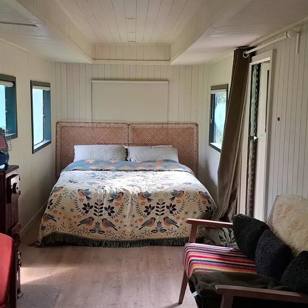 pitchup's tweet photo. A trip where “what are we doing today?” has a very easy answer: whatever we fancy.
Wealderness is an off-grid woodland glamping retreat in the High Weald, with hammocks, firepits, barbecues and plenty of nature to disappear into. 🌲
https://t.co/6VAvHNT8qz https://t.co/tuYHkw62he