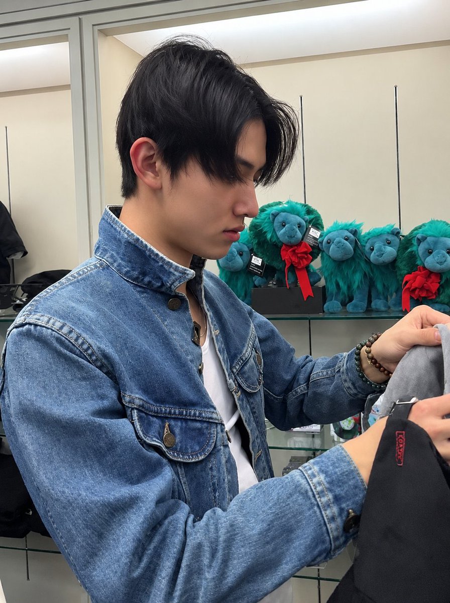 eomseanied's tweet photo. the most beautiful creature my eyes have ever had the privilege of meeting… 
#성현 #seonghyeon https://t.co/Z0Fi8xlVFK