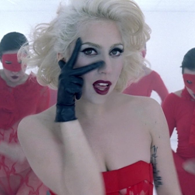chartdata's tweet photo. Lady Gaga's "Bad Romance" has now surpassed 2 billion streams on Spotify. https://t.co/4ou6bmd7tU
