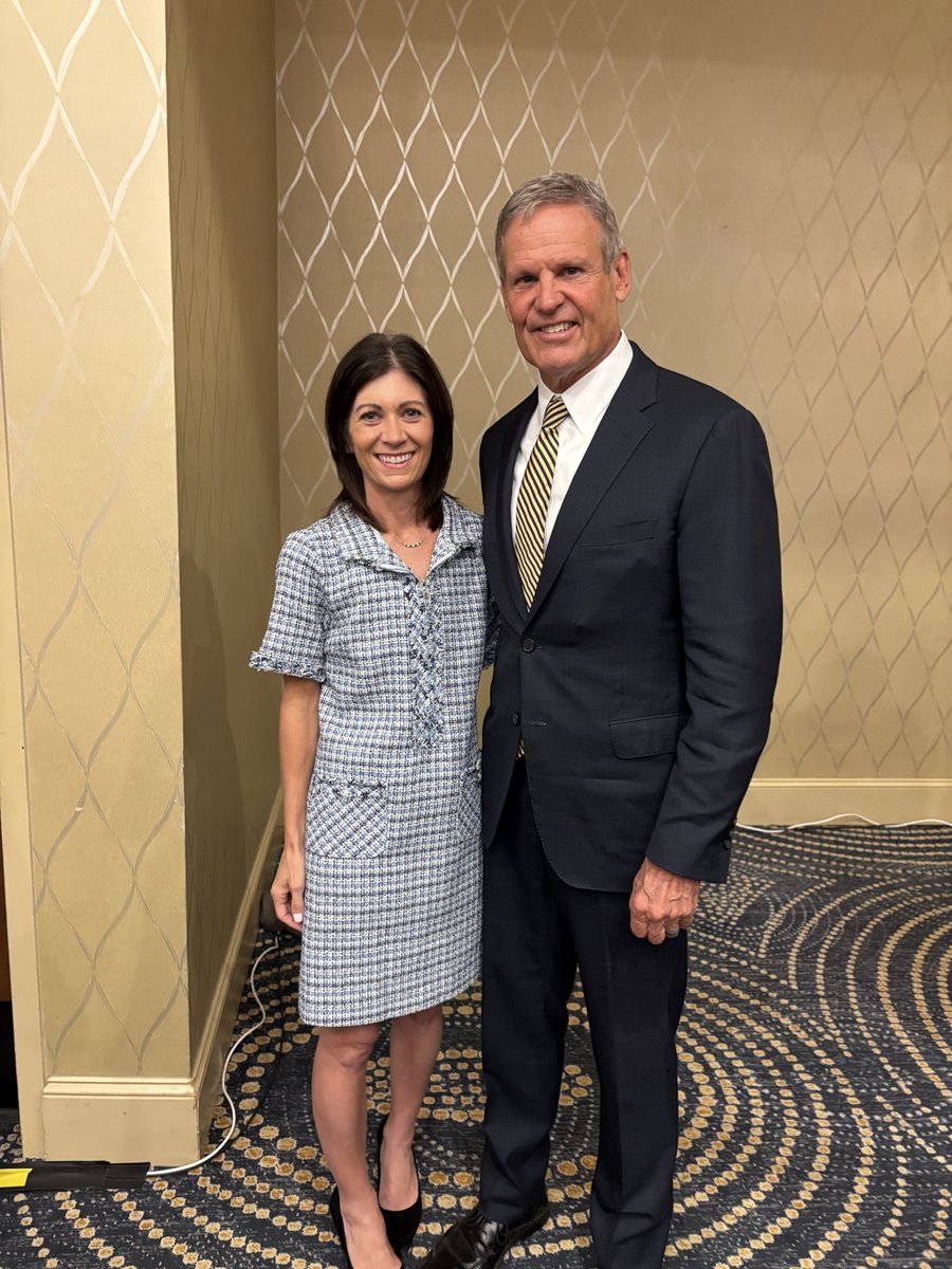 knoxcountymayor's tweet photo. I had the pleasure of spending the morning with @GovBillLee at the Knoxville Chamber's breakfast. I am grateful for his dedicated service to our state over the last eight years.

Because of his leadership, students in Tennessee have access to greater educational opportunities. https://t.co/HUFdaPwmCi