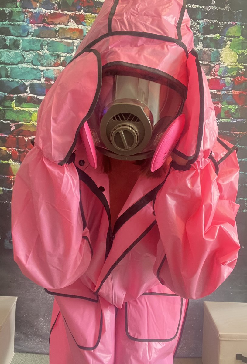 KellieBlue8's tweet photo. Raincoat Fetish come and get your fix #raincoat #pinkraincoat #plasicraincoat #noisy #mittens #fetish #kinks #webcamshows #webcam #mask #dustmask #dust #filters JOIN ME: https://t.co/WS6C0Q3OCe Or join me here FREE https://t.co/MWUJefcPoH https://t.co/x50NE3Y5mT