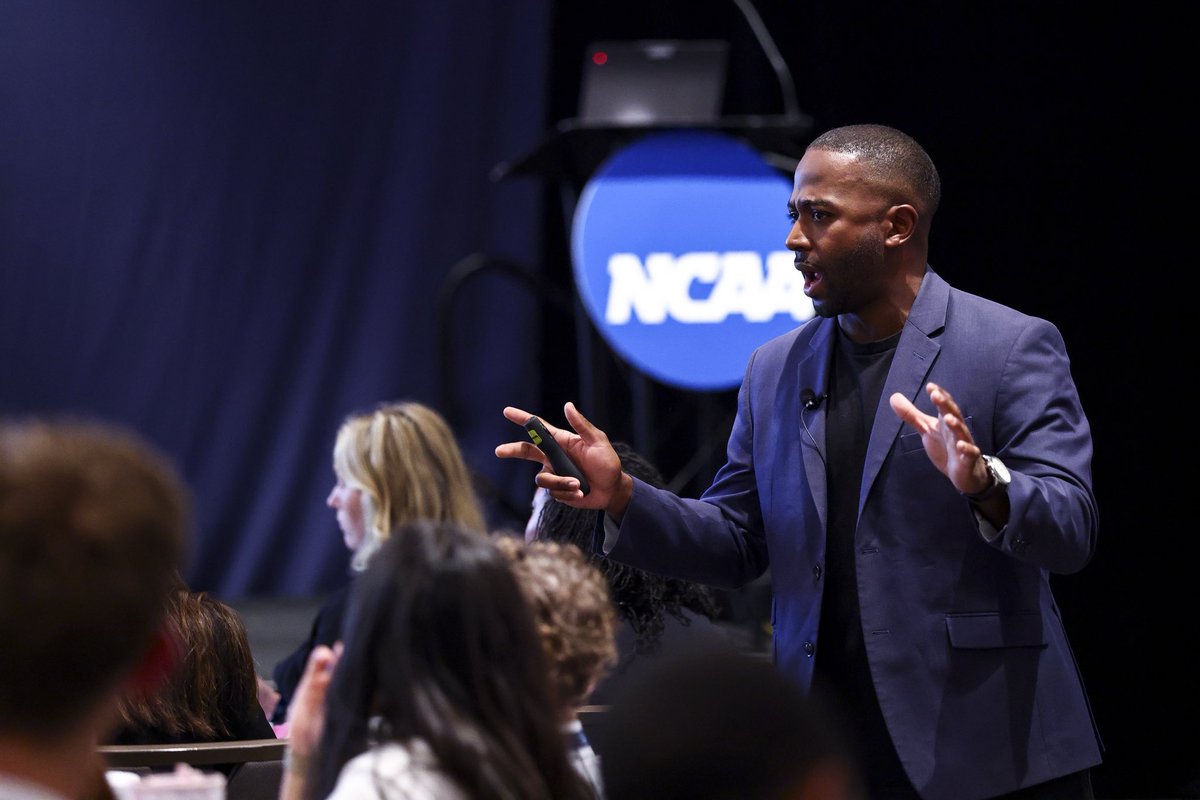 OneBaggTalk's tweet photo. Loved presenting at the NCAA’s Legacy Lab last week. 🎤 

As an 8th generation entrepreneur, business IS the family business. 

Always happy to pass along some lessons from both my shortfalls and successes over the years. https://t.co/P9KMAiUOUd