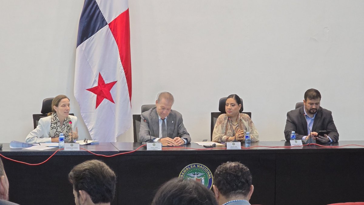 ipandetec's tweet photo. #Panamá 🇵🇦 Hoy estamos desde la @asambleapa participando del  evento sobre Ley Marco de Ciberseguridad
Gracias a la HD @arycoba y @UNODC_ROPAN por la invitación. https://t.co/W9Q1WA1FNJ