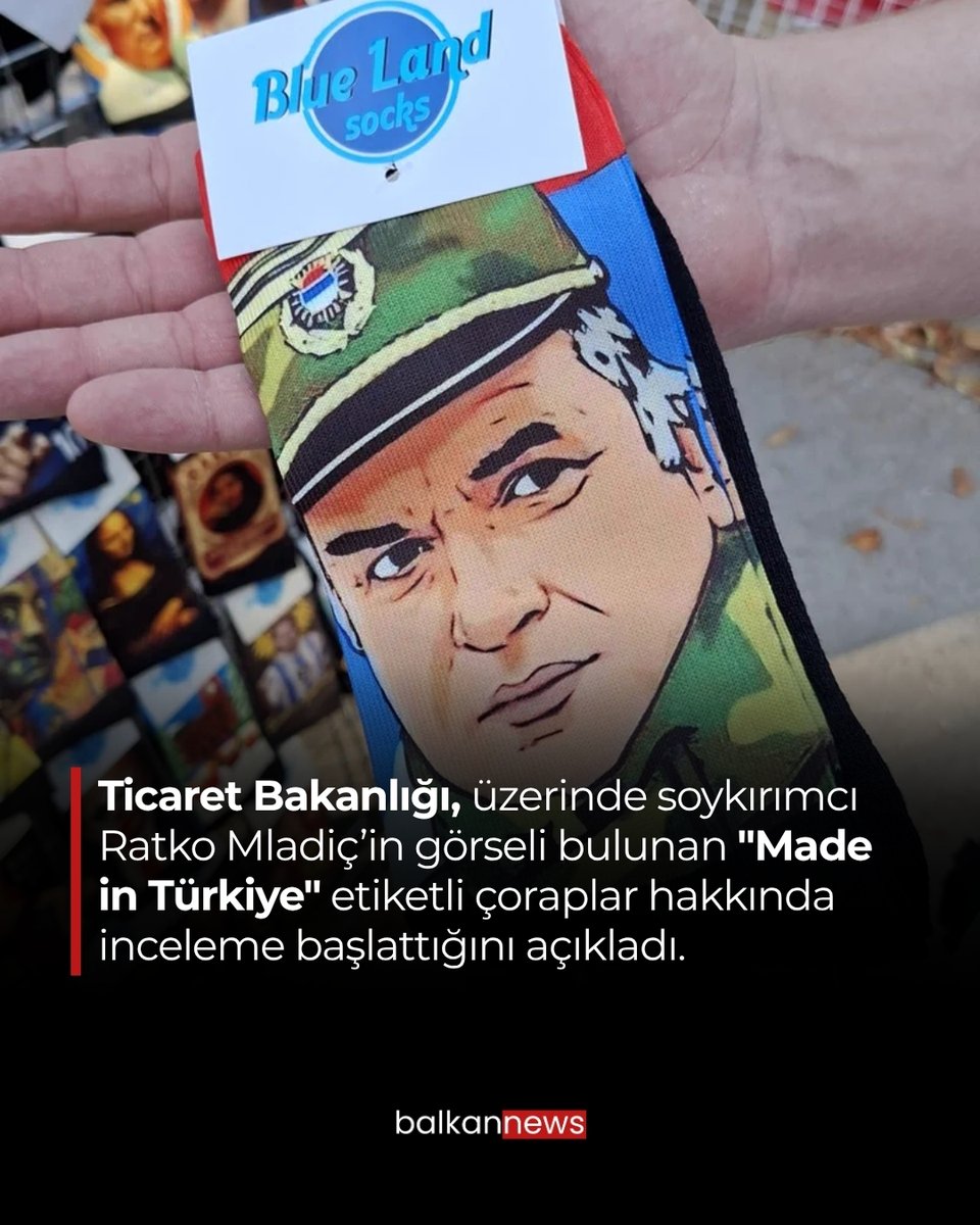 balkannewscomtr's tweet photo. 🇹🇷 Ticaret Bakanlığı, üzerinde soykırım ve savaş suçlusu Ratko Mladiç'in görseli bulunan "Made in Türkiye" etiketli çorapların Sırbistan'a ihracatı iddiaları hakkında inceleme başlattığını duyurdu.

📌 İstanbul Bayrampaşa’daki üretici firmaya 16 Eylül 2026'da denetim yapıldı. İş yerinde söz konusu ürüne rastlanmadı.

📌 Firma yetkilisi, Sırbistanlı "Blue Land" firmasıyla geçmişte çalıştığını, görseldeki kişiyi tanımadığını ve durumu öğrendikten sonra ticari ilişkiyi 1,5 yıl önce kestiğini beyan etti.

📌 "Suçu ve suçluyu övme" suçu kapsamında firma ve ilgililer hakkında Cumhuriyet Başsavcılığına suç duyurusunda bulunuldu.

📌 Firmadaki farklı ürün numunelerinde etiket eksikliği tespit edildi; ürünler test için laboratuvara gönderildi.

📌 Bakanlık, "Made in Türkiye" markasını taşıyan ürünlerin üzerindeki her türlü görsel ve ifadeden ihracatçıların sorumlu olduğunu vurgulayarak, "Tanımıyorum" veya "bilmiyordum" savunmalarının ticari sorumluluğu ortadan kaldırmayacağını altını çizerek belirtti.

📷 https://t.co/rvkU98nqgR

#ticaret #sırbistan #mladic #çorap #ihraç