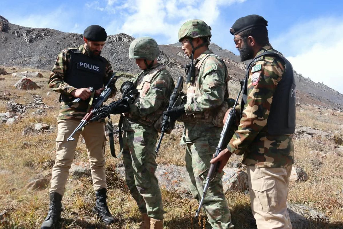 yasirhunzai1's tweet photo. As per reports, #Pakistan & #China have conducted a joint border patrol exercise at #Mintaka Pass, a historic mountain crossing on the Pakistan-China border in Hunza valley of #GilgitBaltistan Pakistan.
@CathayPak @PakinChina_ https://t.co/xKOknUCb0W