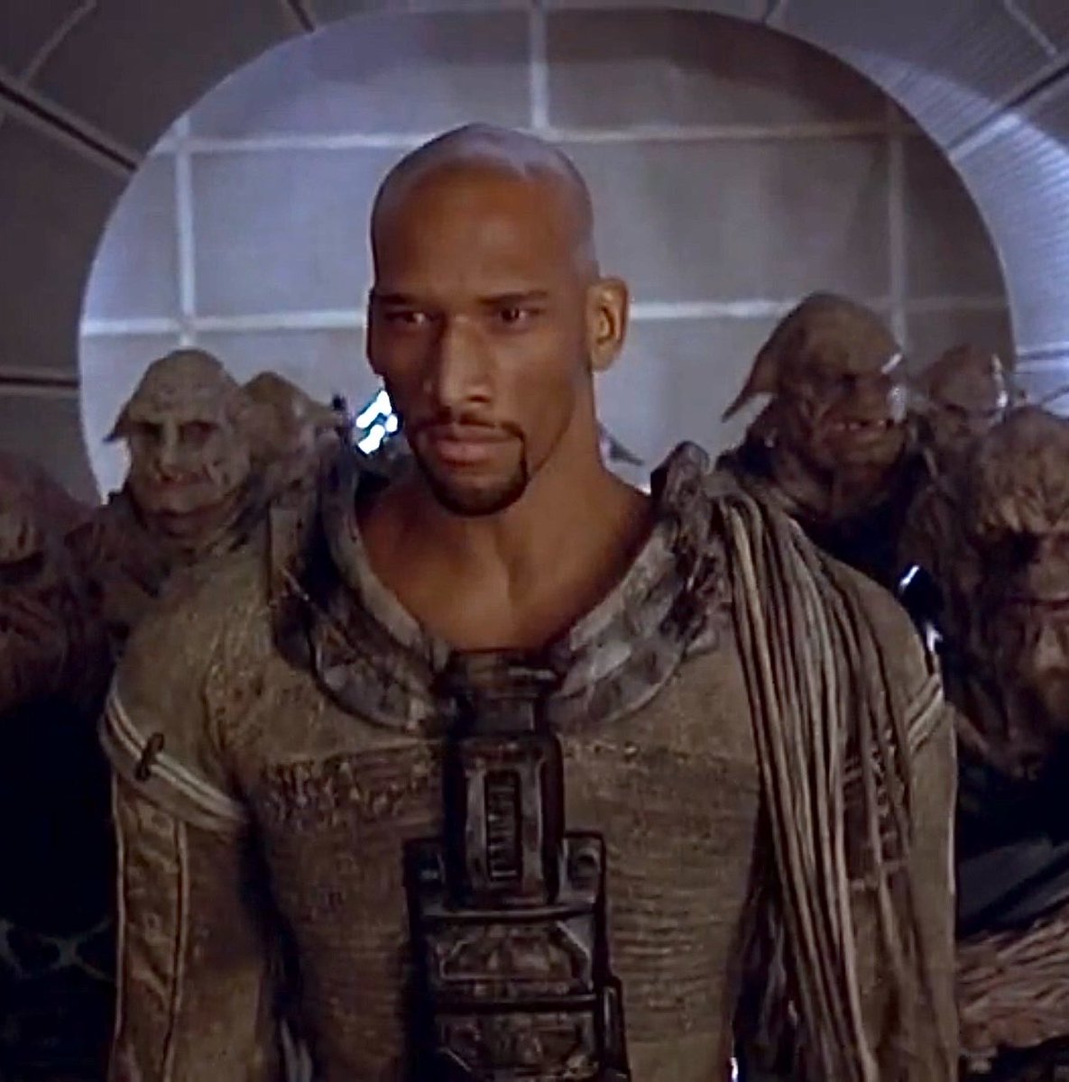 NINETIESWITCH's tweet photo. Vladimir McCrary in ‘The Fifth Element’ (1997) costume design by Jean Paul Gaultier https://t.co/tsA0tRg7iE