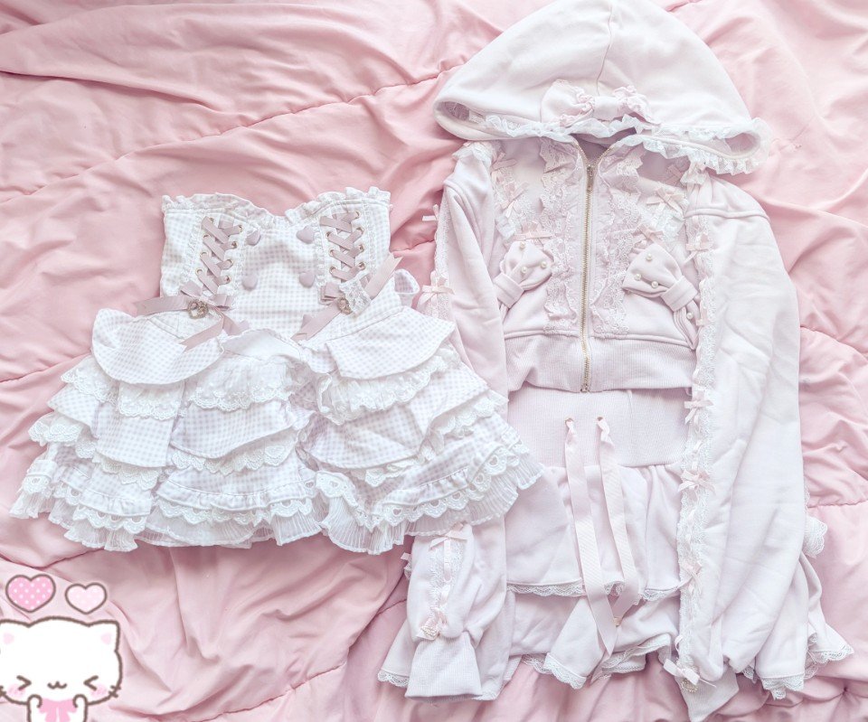 babykittyena's tweet photo. a small pink liz lisa haul .. kinda upset w the set up bc one of the clasps on the charms came broken n its slightly dirty .. ^ ◞͈ ˔ ◟͈ ^ but i guess i cld js buy a new clasp n attach it there https://t.co/783dildlef