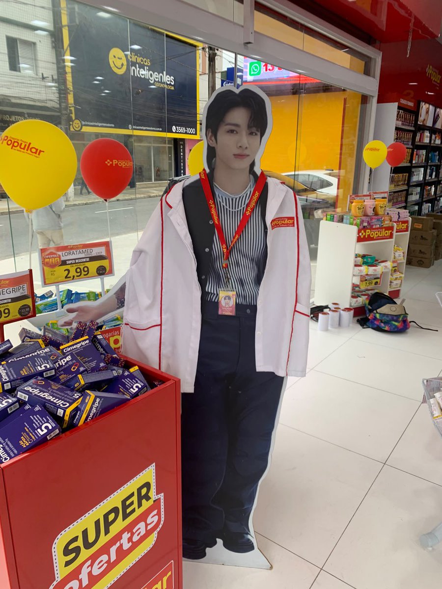busanside's tweet photo. 🚨 URGENTE: jungkook do bts perde tudo e vira atendente de farmácia no litoral de são paulo https://t.co/LGoaEkTzmI