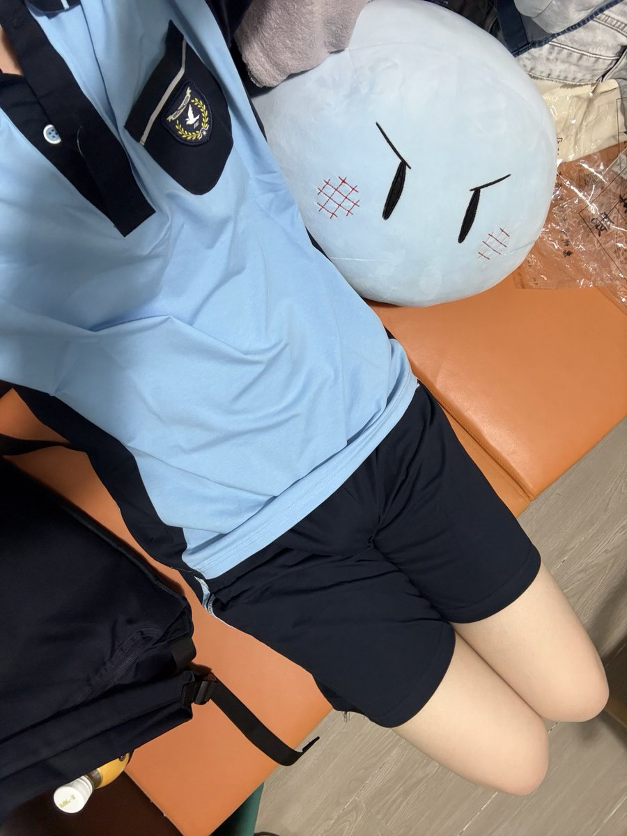 fructidorknight's tweet photo. 来一点南宁校服 https://t.co/oFZTr2zaKG
